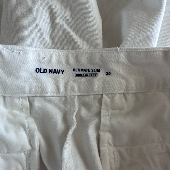 146 Men's Old Navy Slim Built-In Flex Ultimate Chino Shorts - Picture 2 of 4